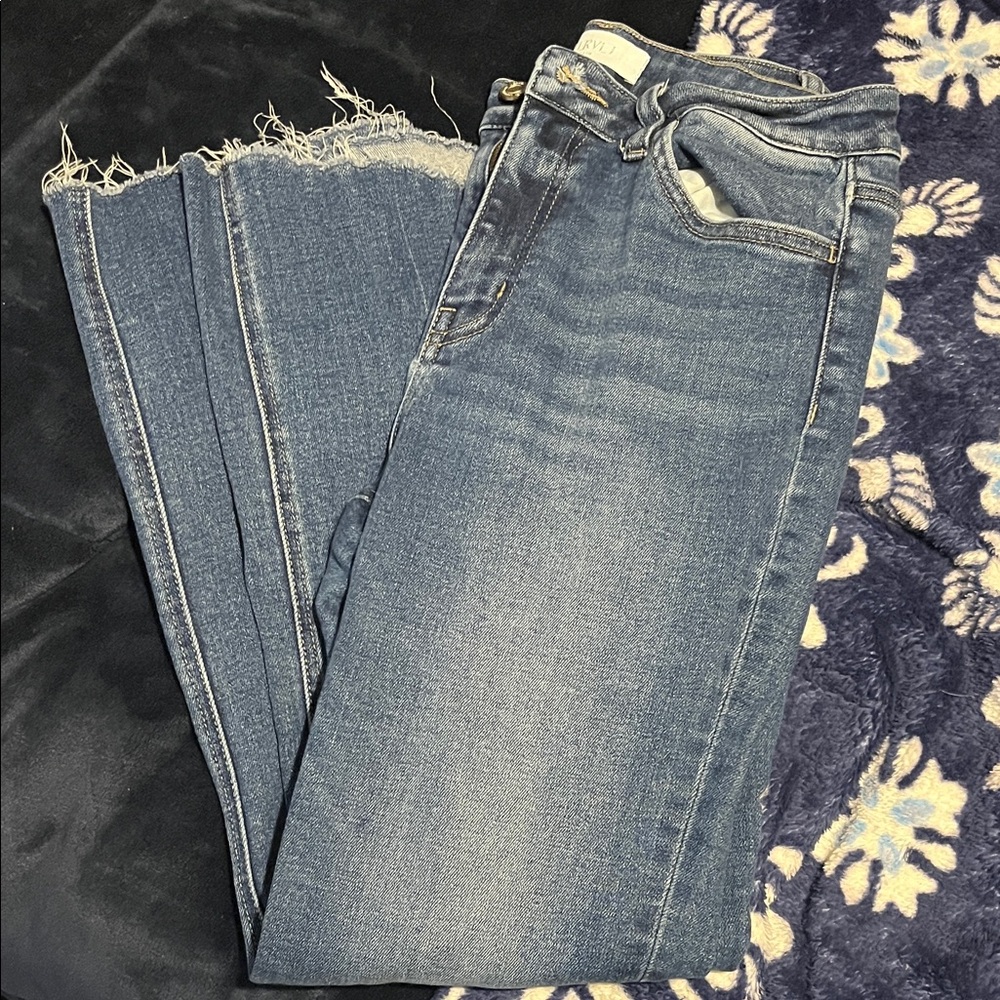 Chic Frayed Hem Blue Jeans